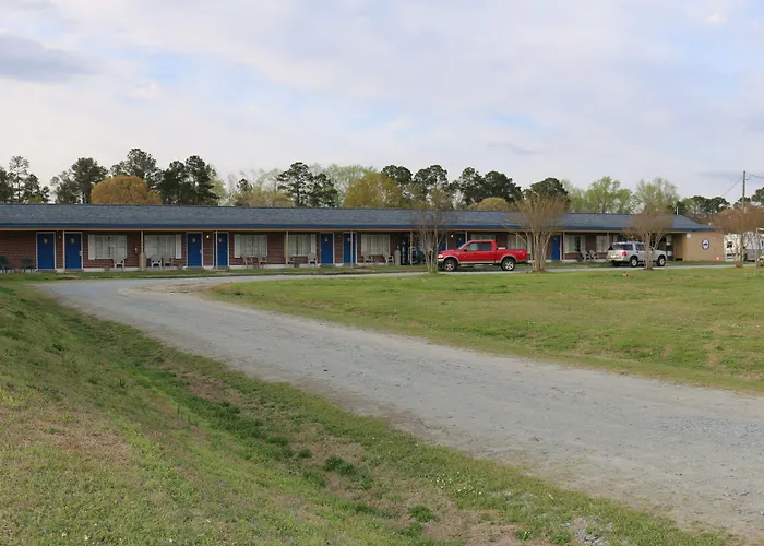 Four Oaks Lodging